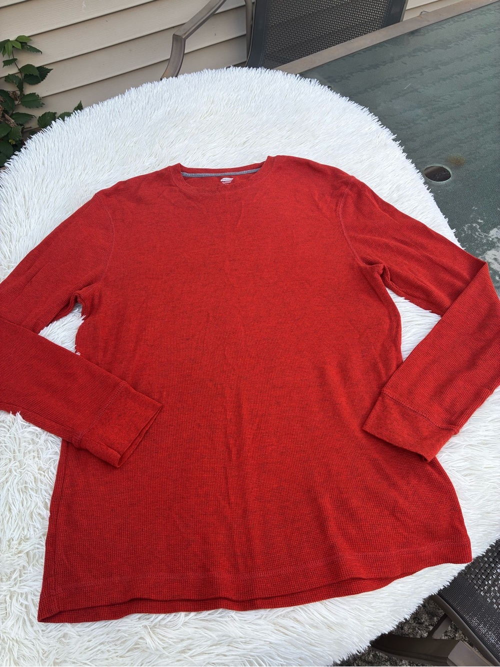 Old Navy Women's Red Crewneck Sweater
Size L arge